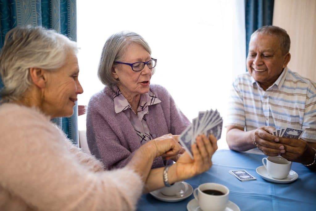 La colocation entre personnes âgées : un hébergement senior alternatif