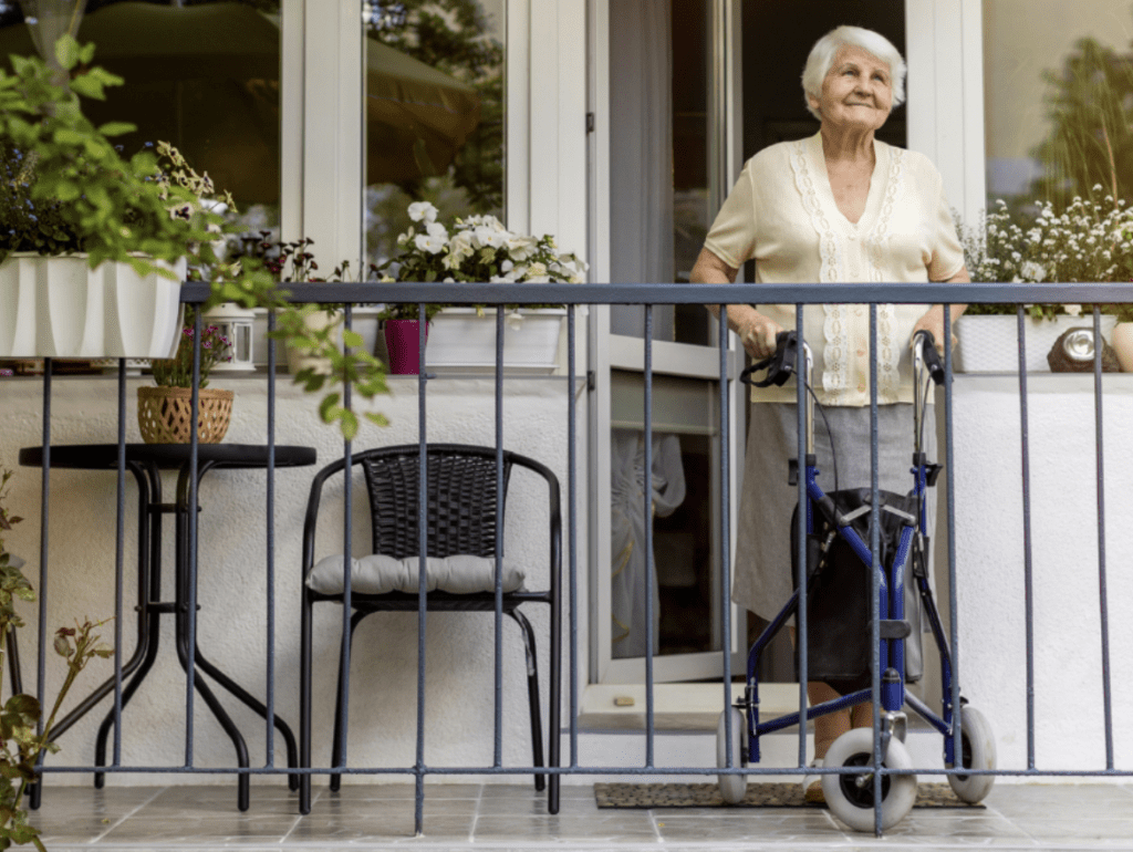 senior en retour à domicile après hospitalisation