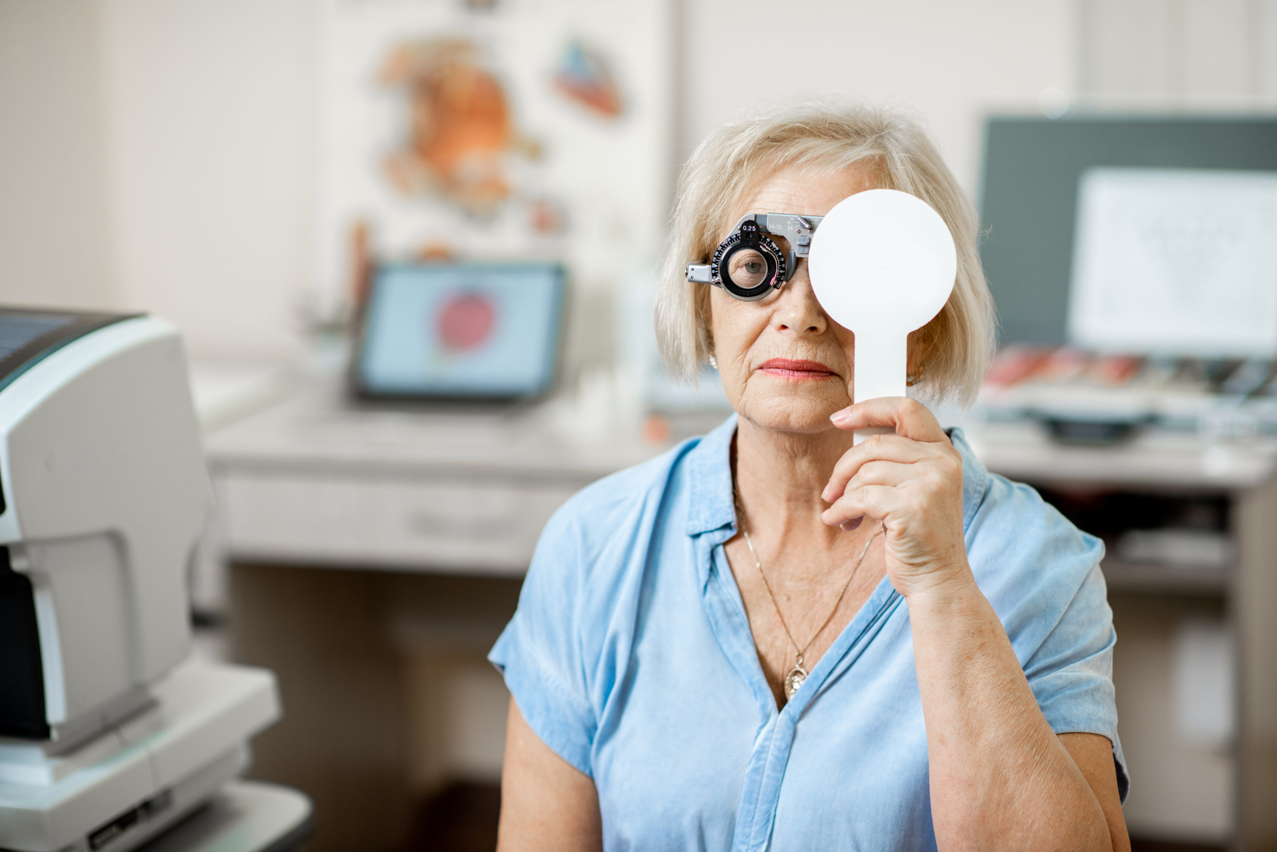 bilan visuel femme senior pour prévention santé